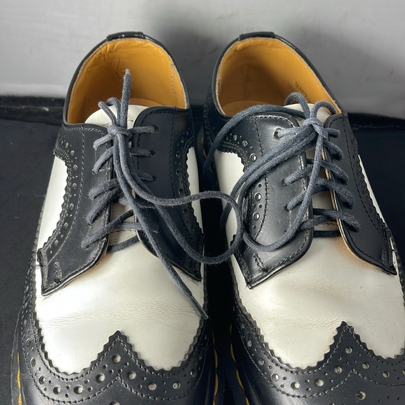 VINTAGE DR. MARTENS Black White Leather Wingtip Oxfords Made in England - Picture 4 of 13